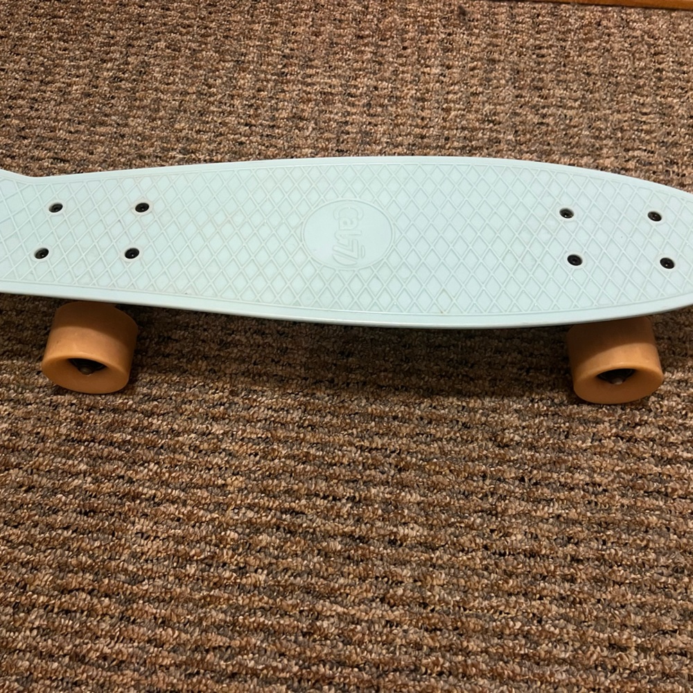 skateboard - Picture 2 of 8